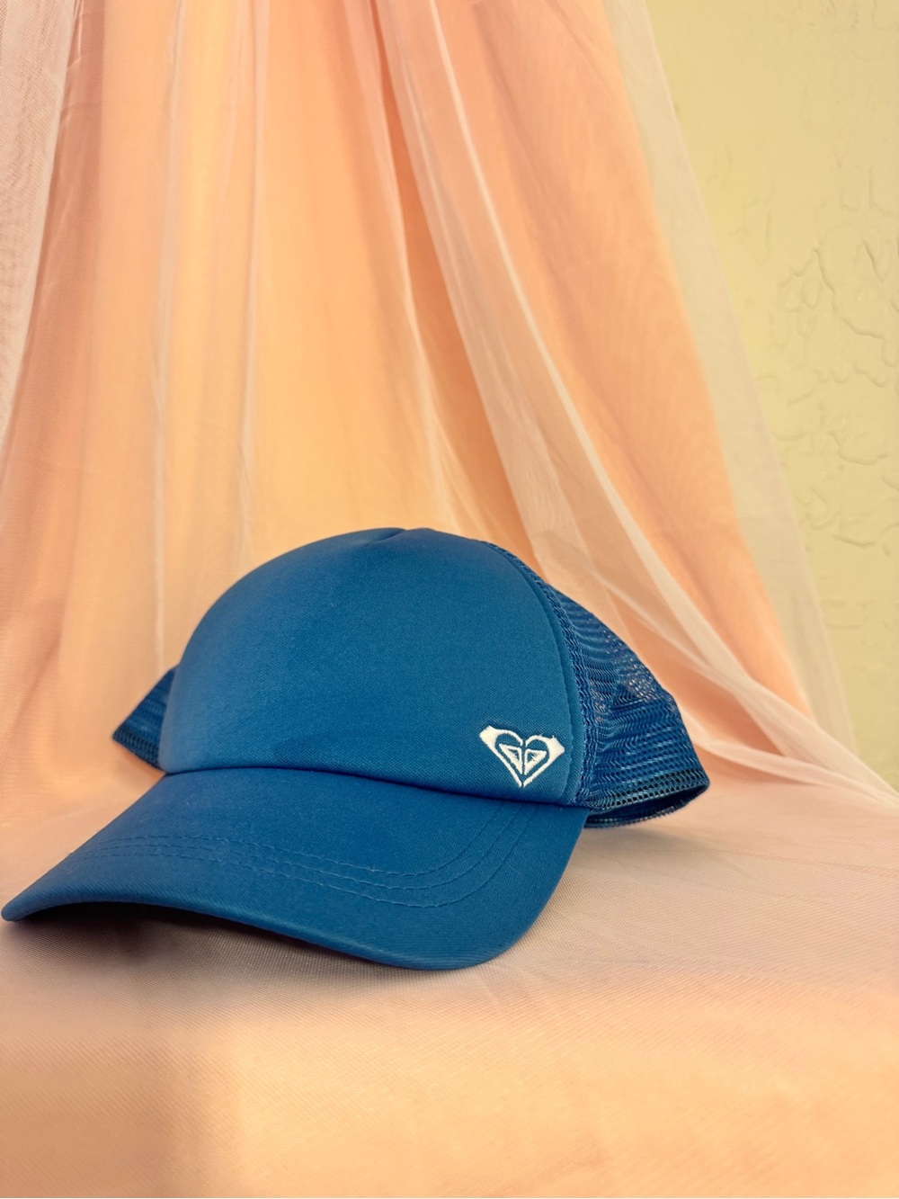 🧢[🌸like new]Roxy Womens Blue Trucker Hat Mesh Snapback Cap Embroidered Heart